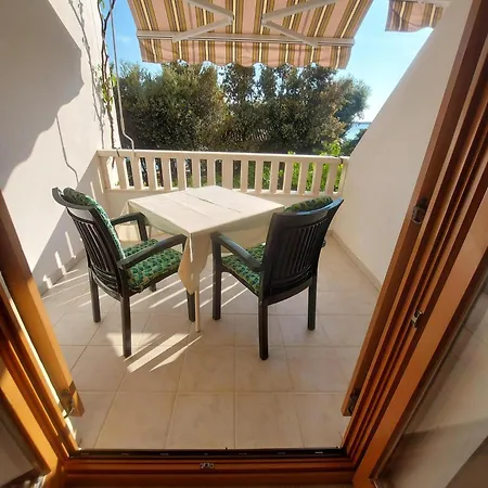Mit Terrasse Im Ersten Stock Des Hauses